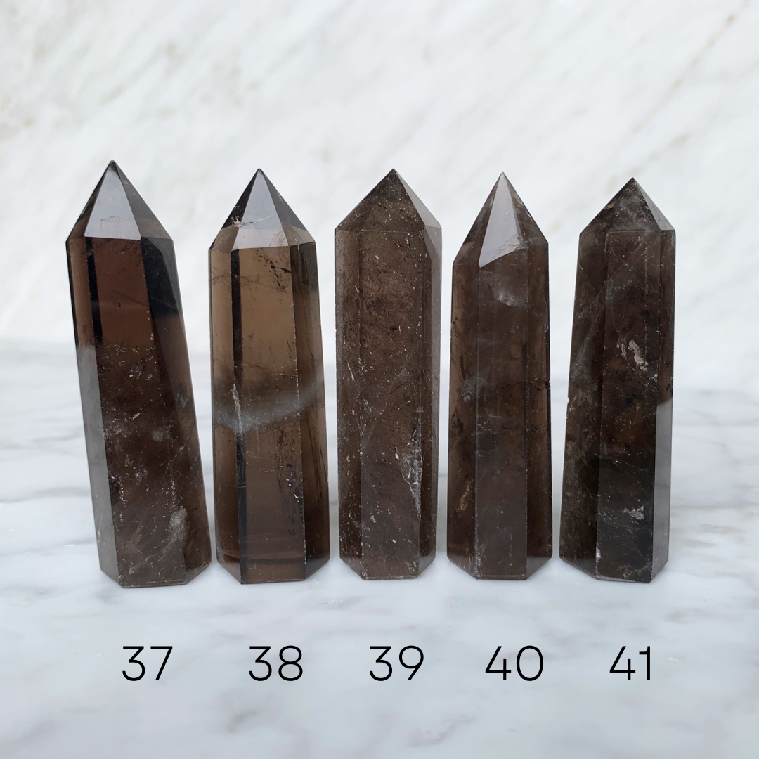 Choisi ton Quartz Fumé 6 - 8 CM * 37 - 62 GRAM . énergie positive . Cristal Tour de pointe