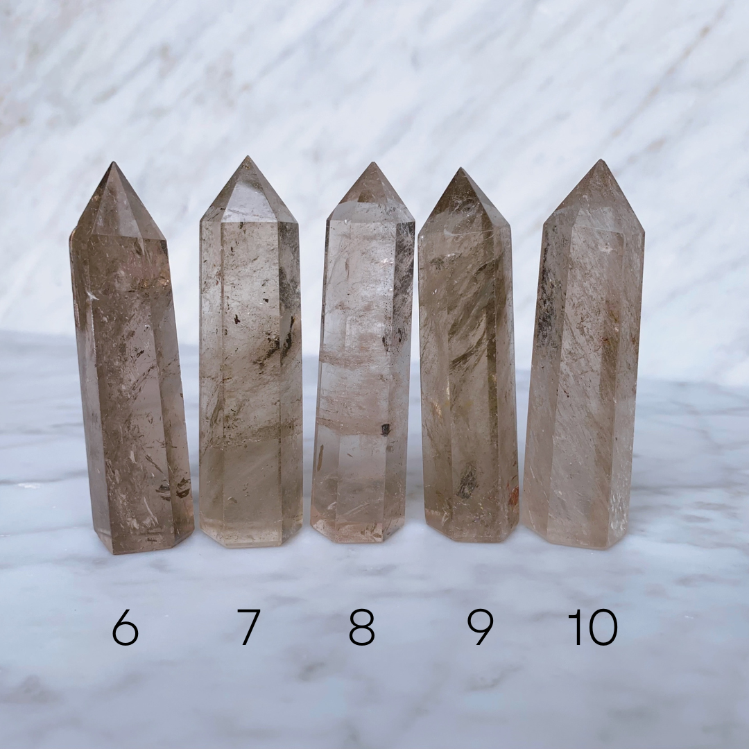 Choisi ton Quartz Fumé 6 - 8 CM * 37 - 62 GRAM . énergie positive . Cristal Tour de pointe