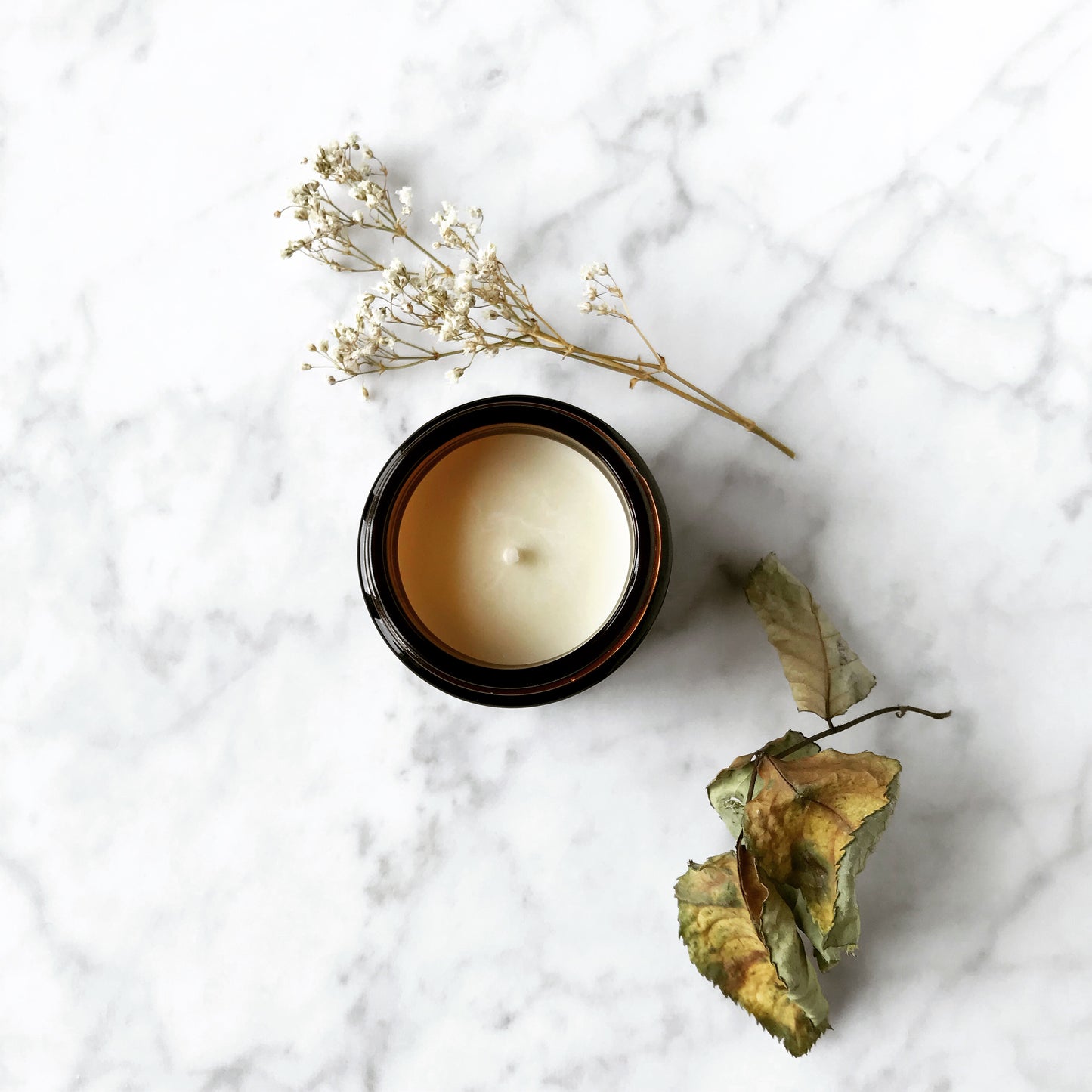 Bougie FALL DELIGHT — Cèdre + Cassia + Orange + Baie de Genévrier