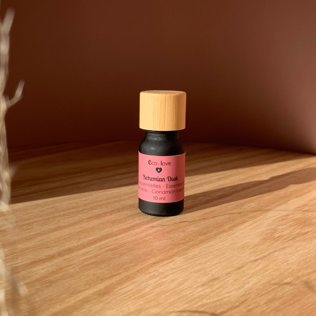 Huile Essentielle BOHEMIAN DUSK 〰️ Feuille de Cannelle + Pamplemousse Blanc + Orange + Verveine des Indes + Lavande + Poivre noir + Géranium + Menthe Poivrée