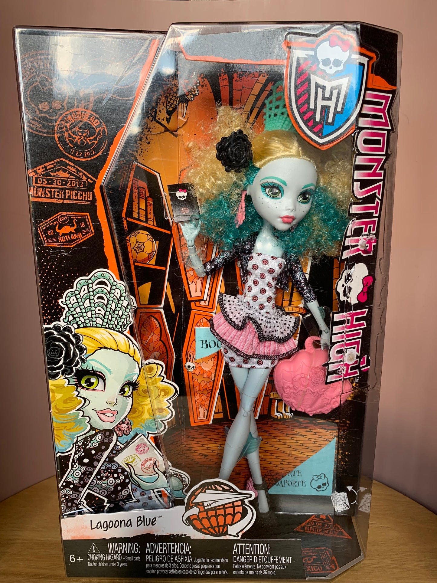 MONSTER HIGH - LAGOONA BLUE-écriture à droite un peu décollé