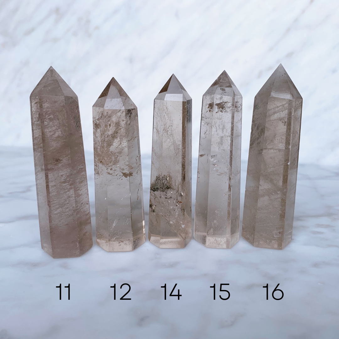 Choisi ton Quartz Fumé 6 - 8 CM * 37 - 62 GRAM . énergie positive . Cristal Tour de pointe